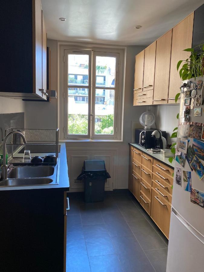 Grand F2 Avec Vue Sur La Maison De Georges Brassens Appartement Paris