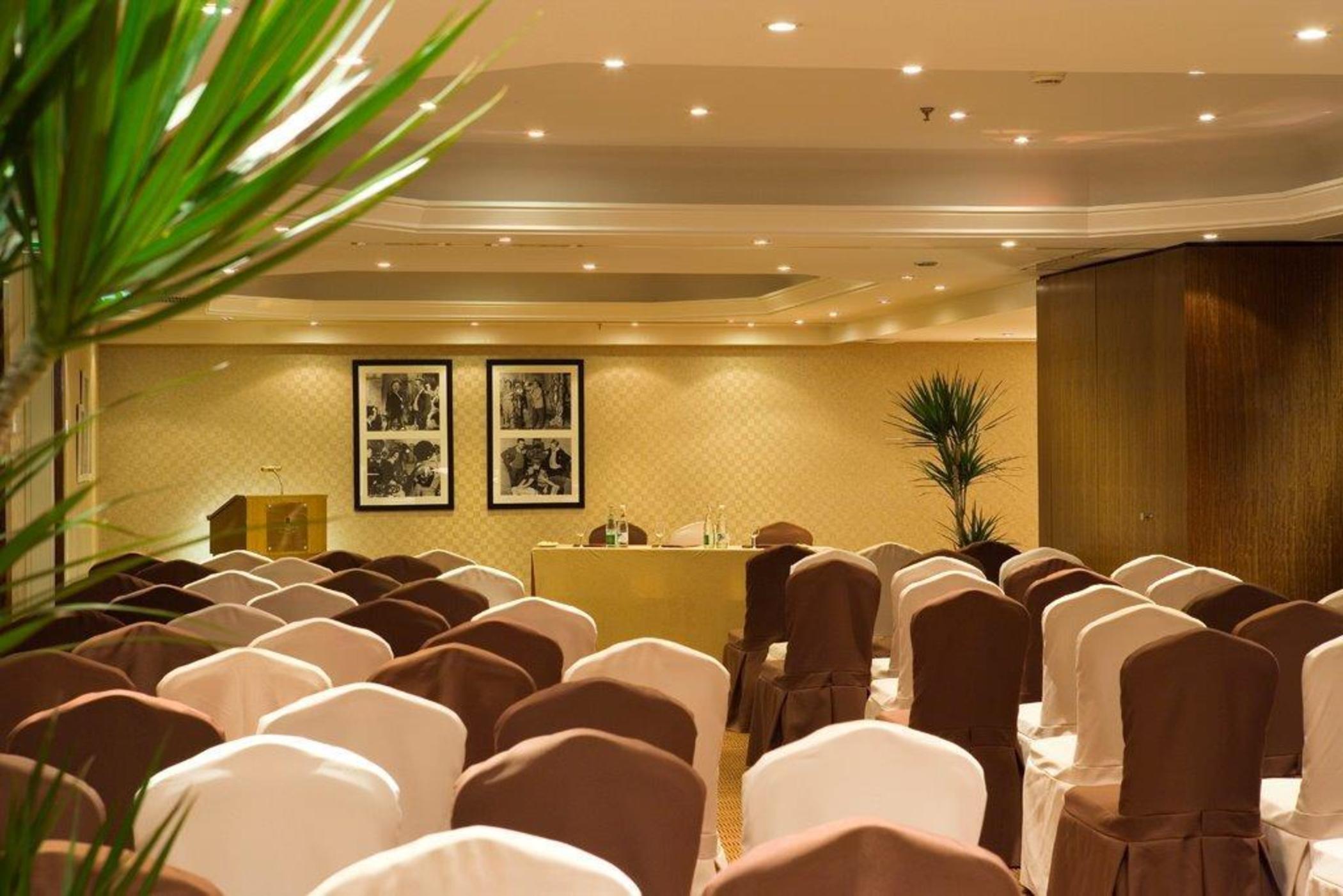 Warwick Champs-elysees 4* Paris
