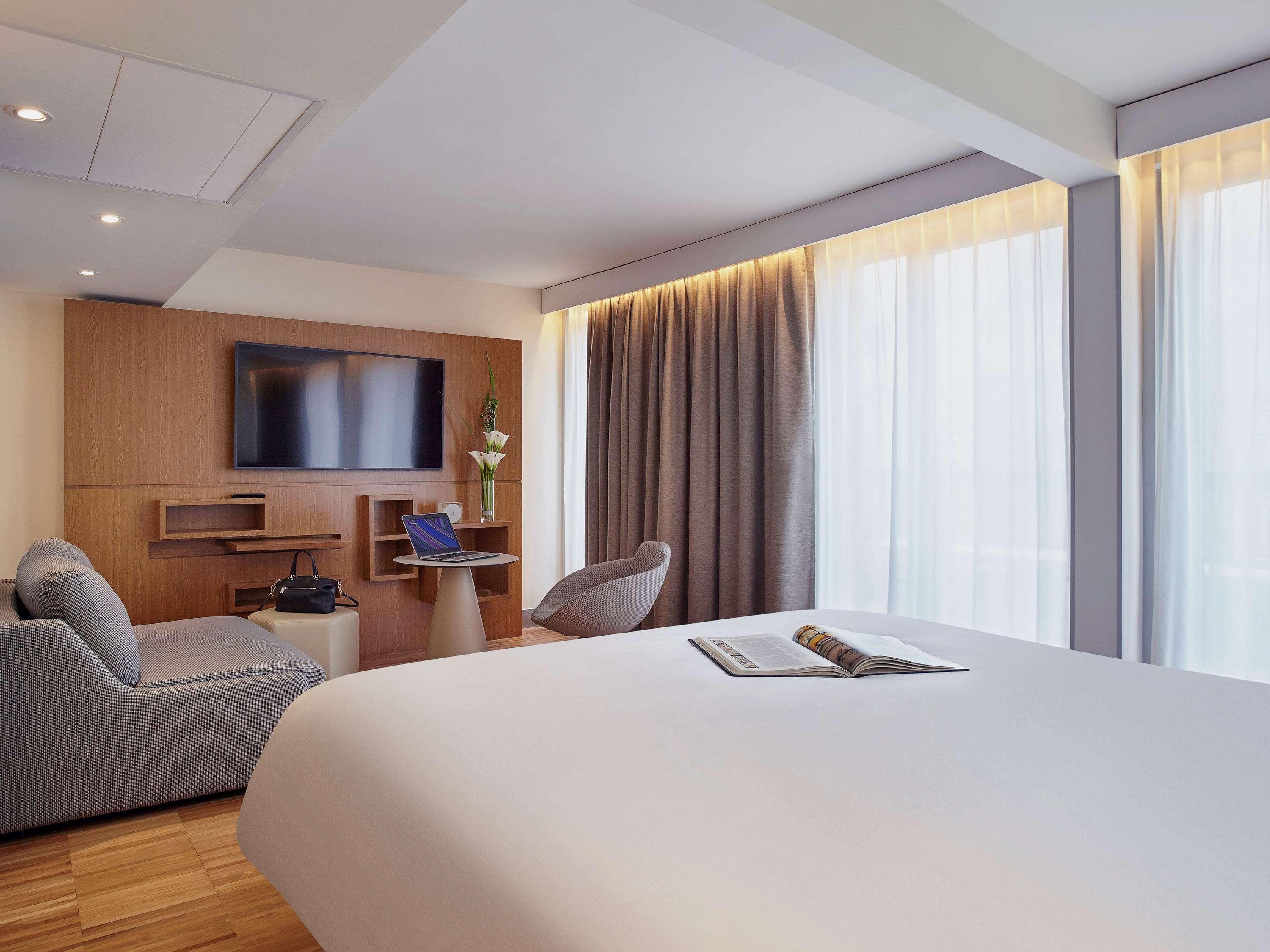 Mercure Arc De Triomphe Etoile Hotel 4*
