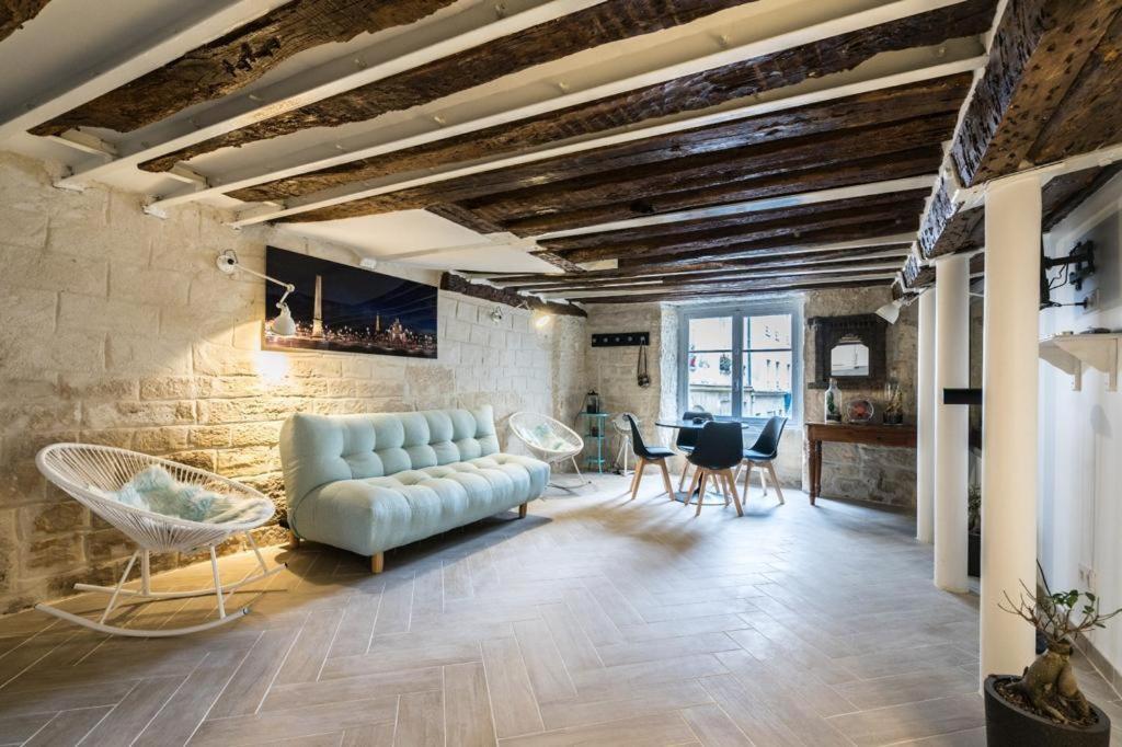 Typical Parisian Flat In Le Marais Apartment