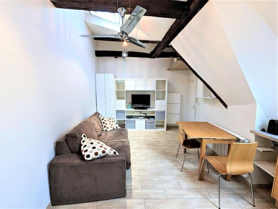 Id 348 - Chatelet/blvd Sebastopol Apartment *