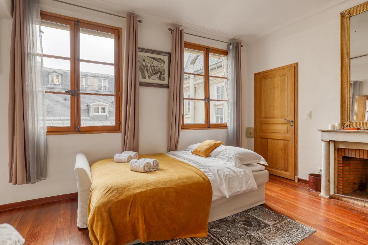 Bohemian & Authentic Parisian Flat - 07