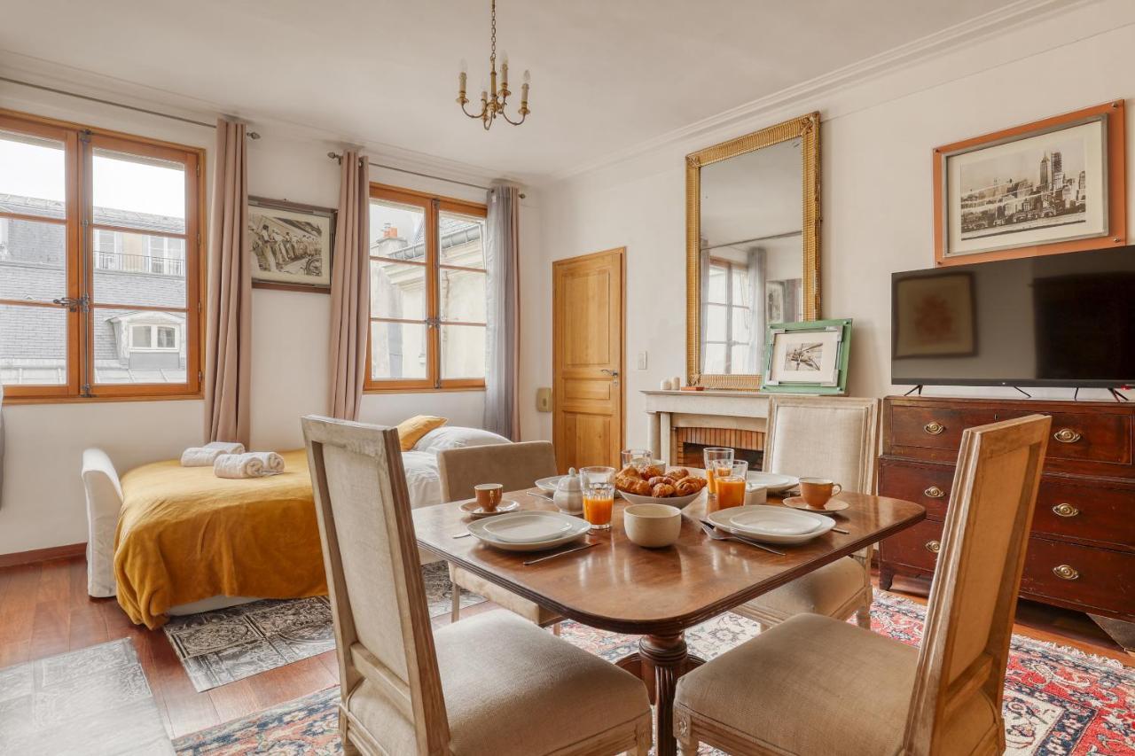 Bohemian & Authentic Parisian Flat - 07