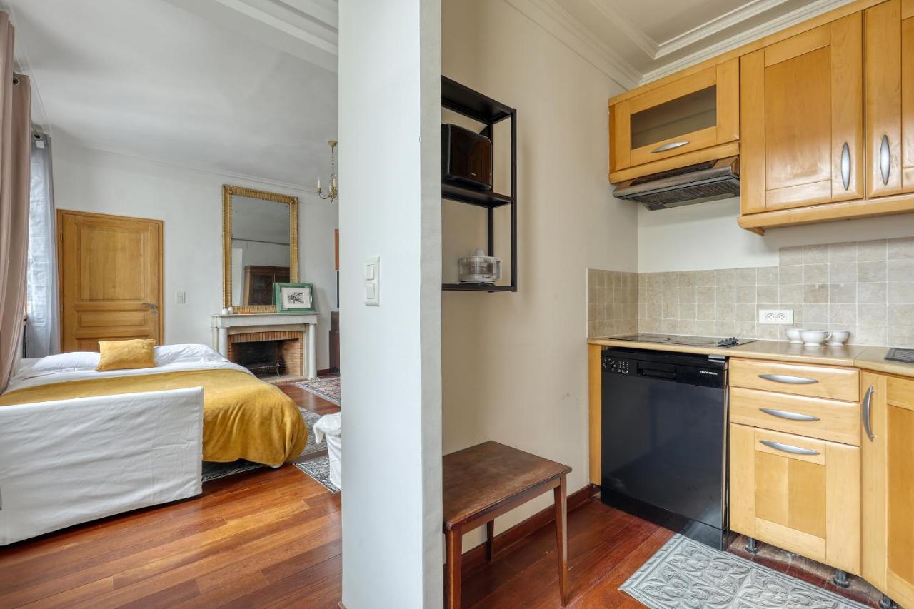 Bohemian & Authentic Parisian Flat - 07