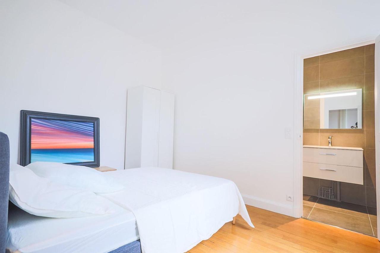Avenue Des Champs-elysees Apartment Paris