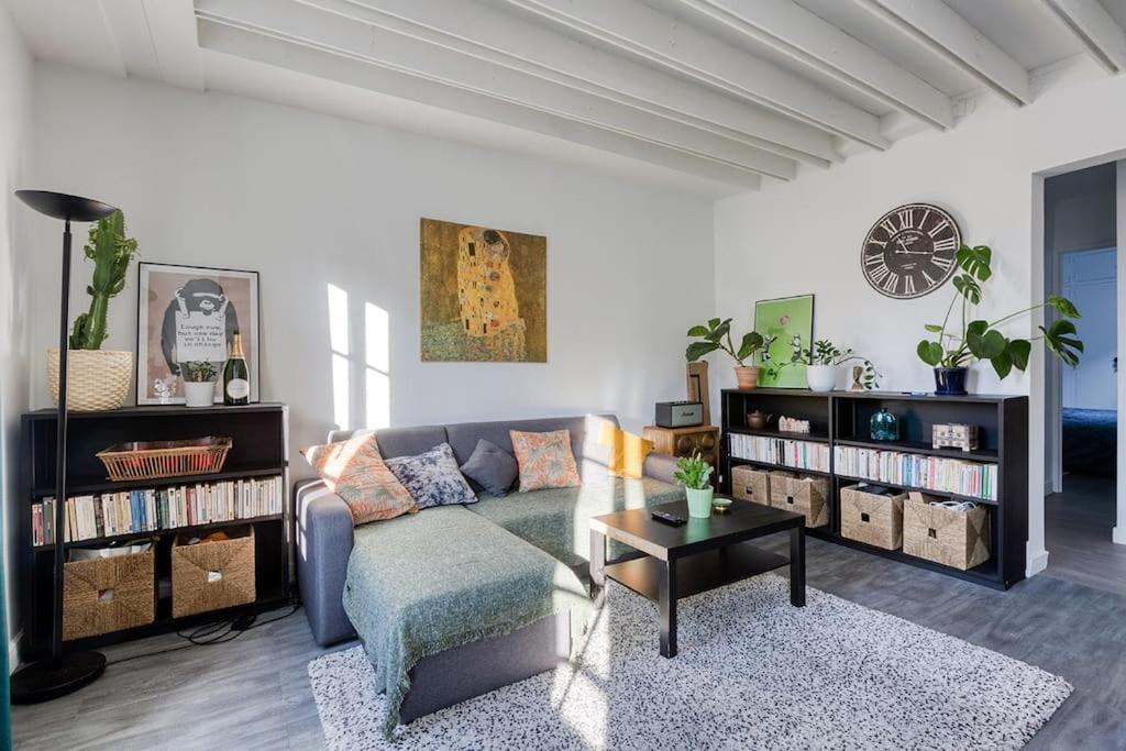 Flat With Billard And View Apartment Paris
