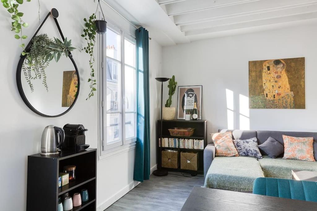 Flat With Billard And View Apartment Paris