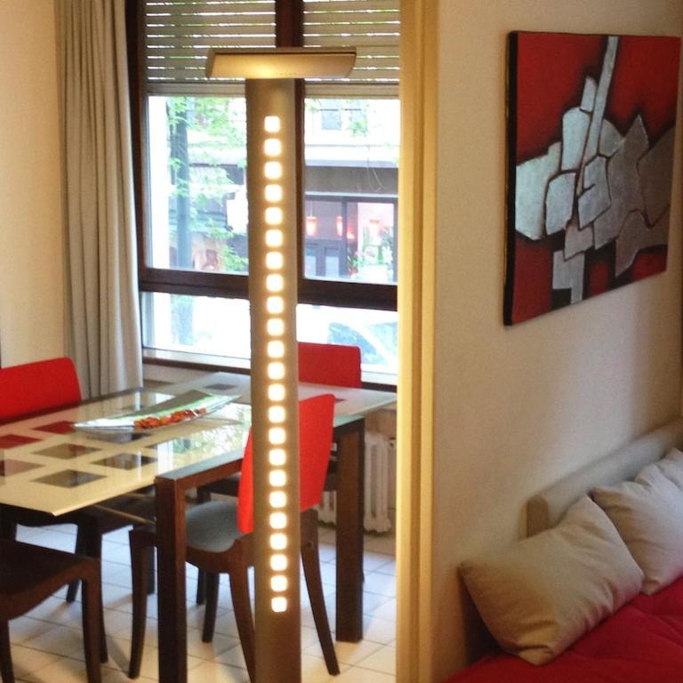 The Atrium: Luxe Parisian Retreat Near Eiffel Tower Apartment