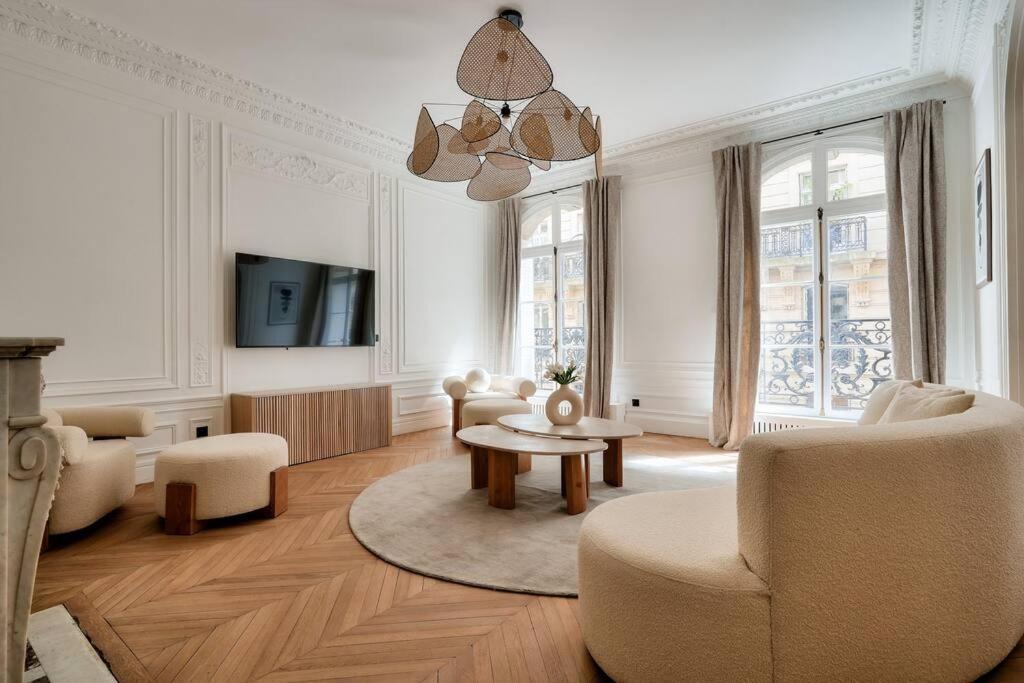 Superbe Haussmannien Aux Prestations Luxueuses