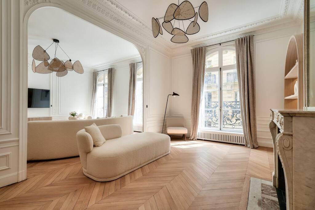 Apartment Superbe Haussmannien Aux Prestations Luxueuses