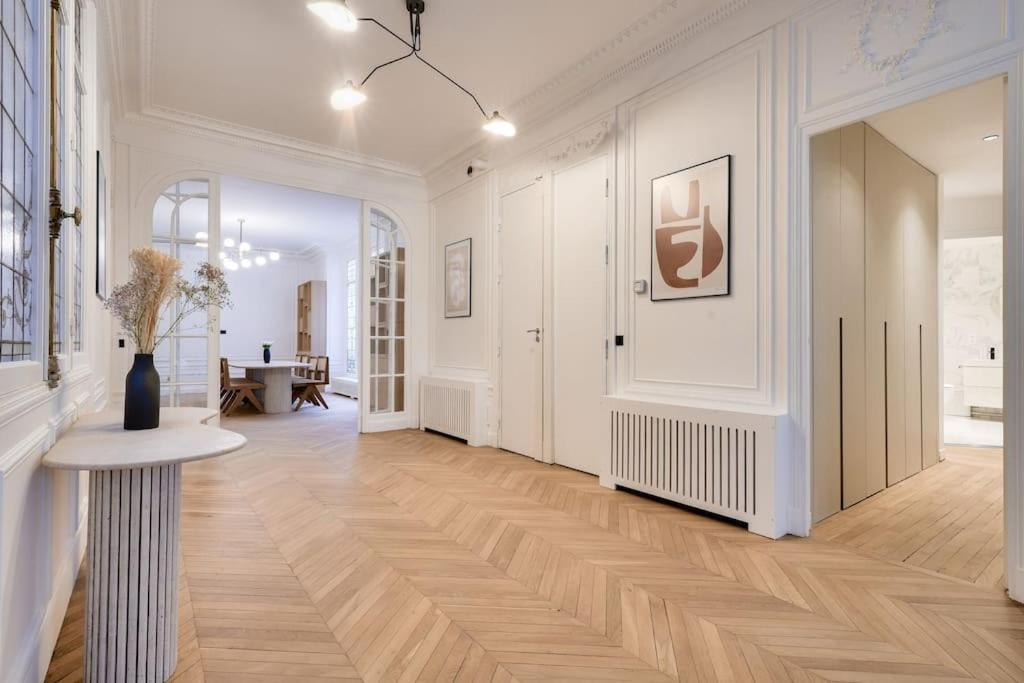 Superbe Haussmannien Aux Prestations Luxueuses