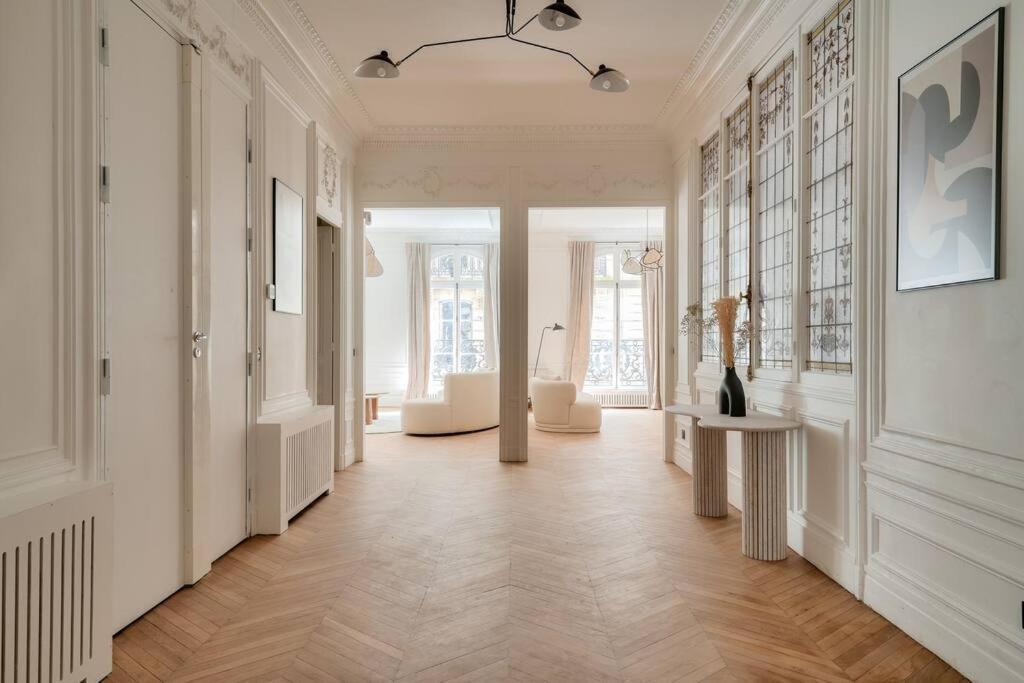 Superbe Haussmannien Aux Prestations Luxueuses