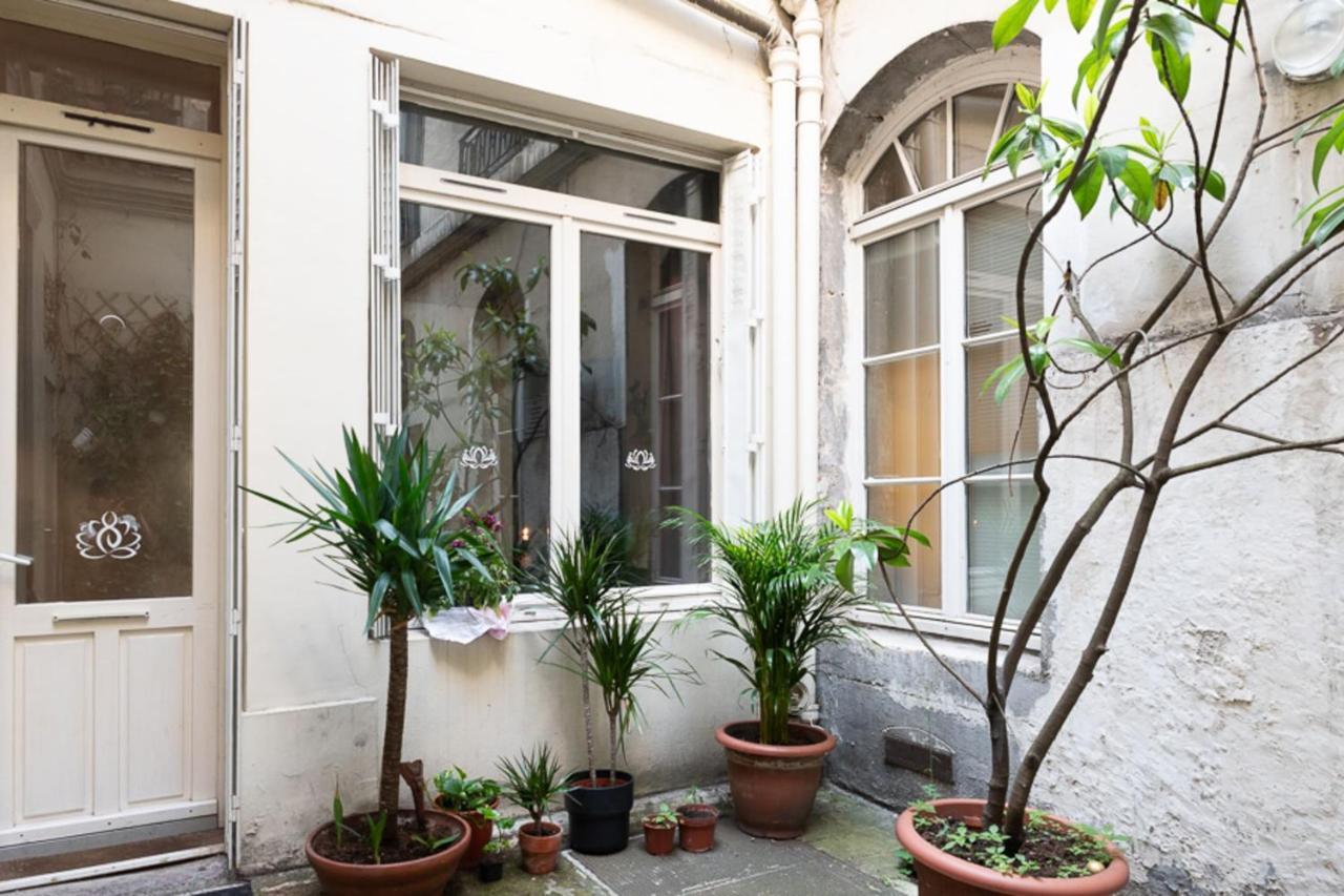 Bright Studio Of 25 M In The Heart Of 4th Apartment *