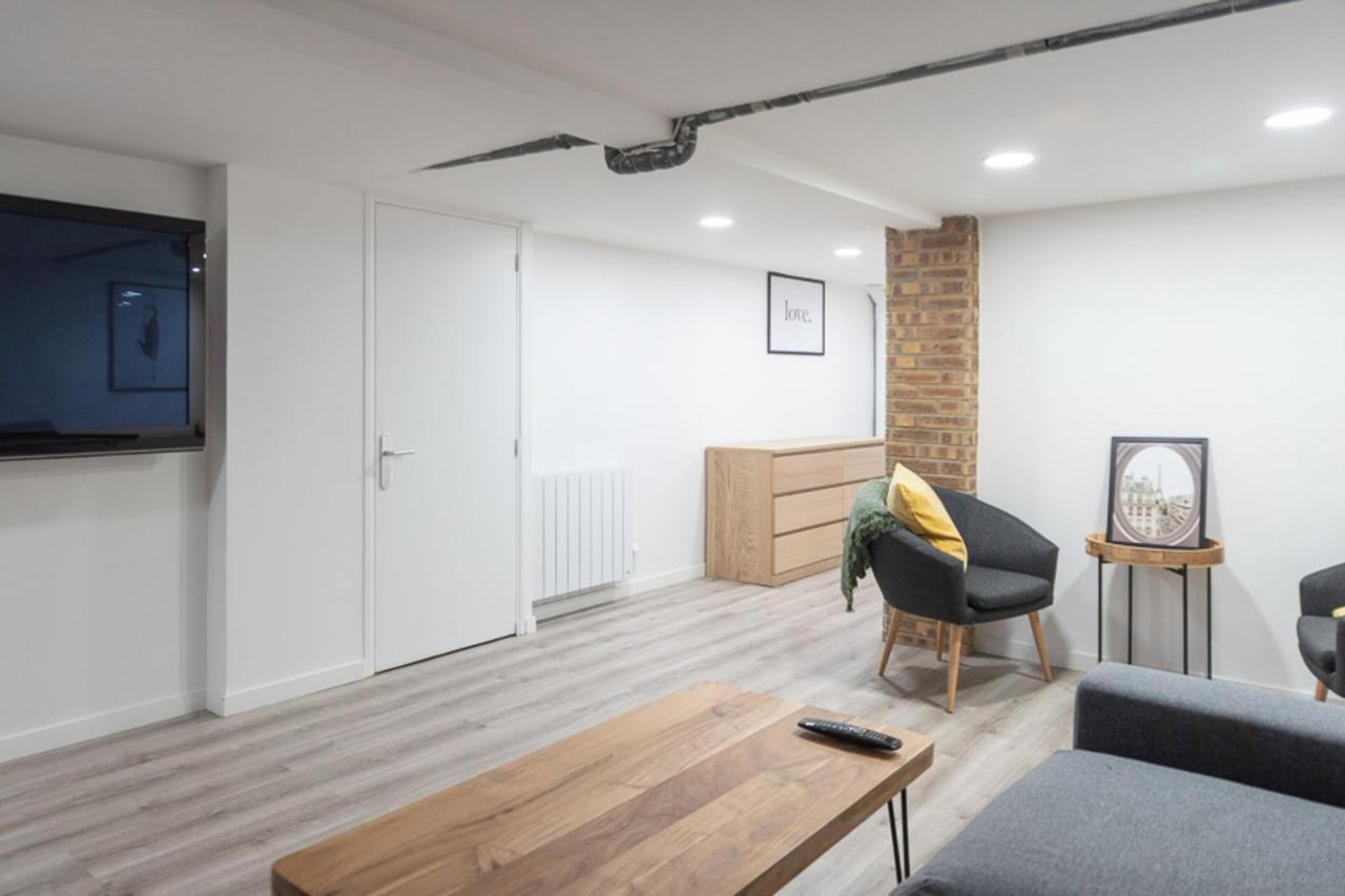 Spacious And Comfortable In 17th Apartment Paris