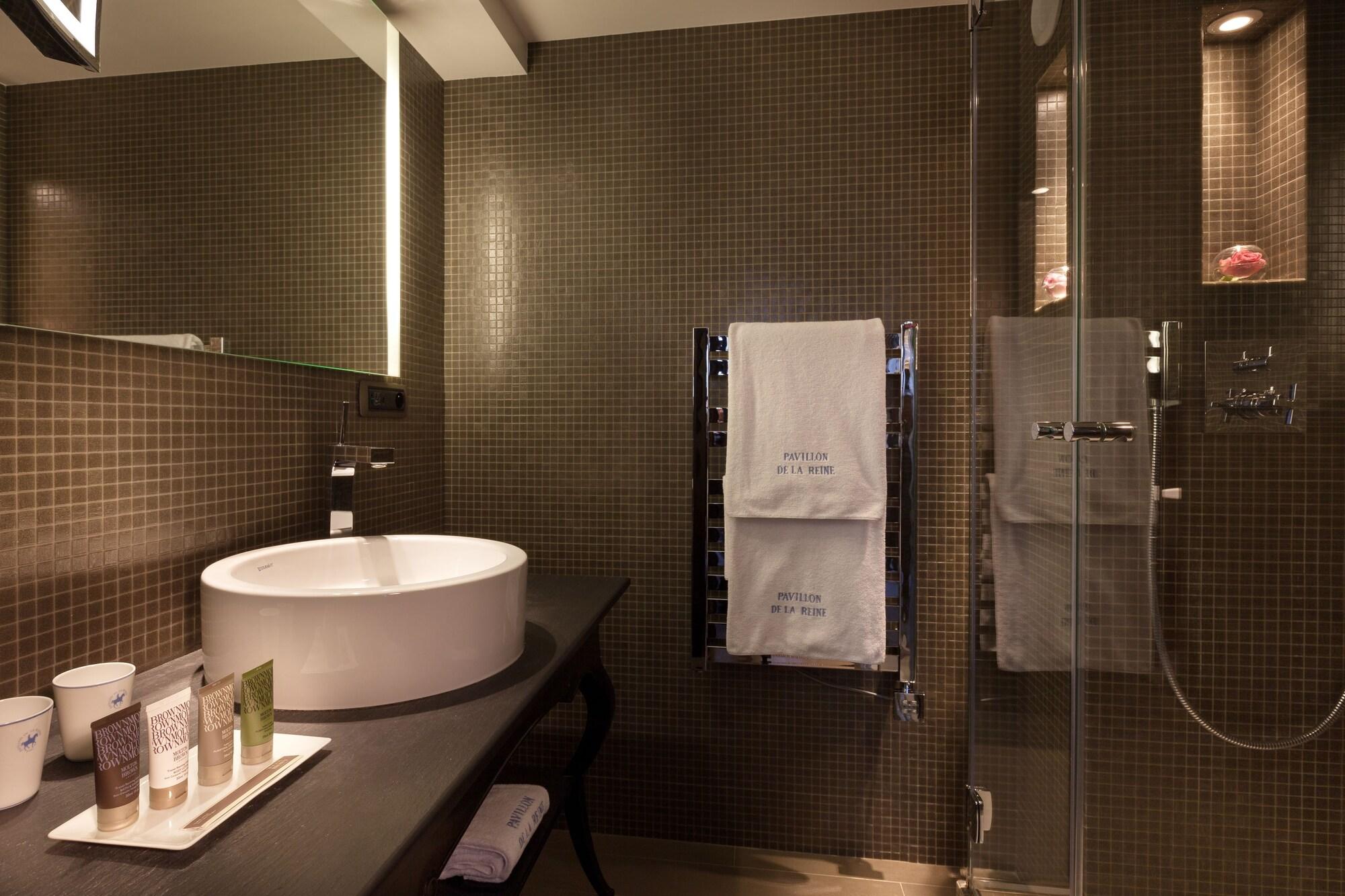 Le Pavillon De La Reine Hotel Paris