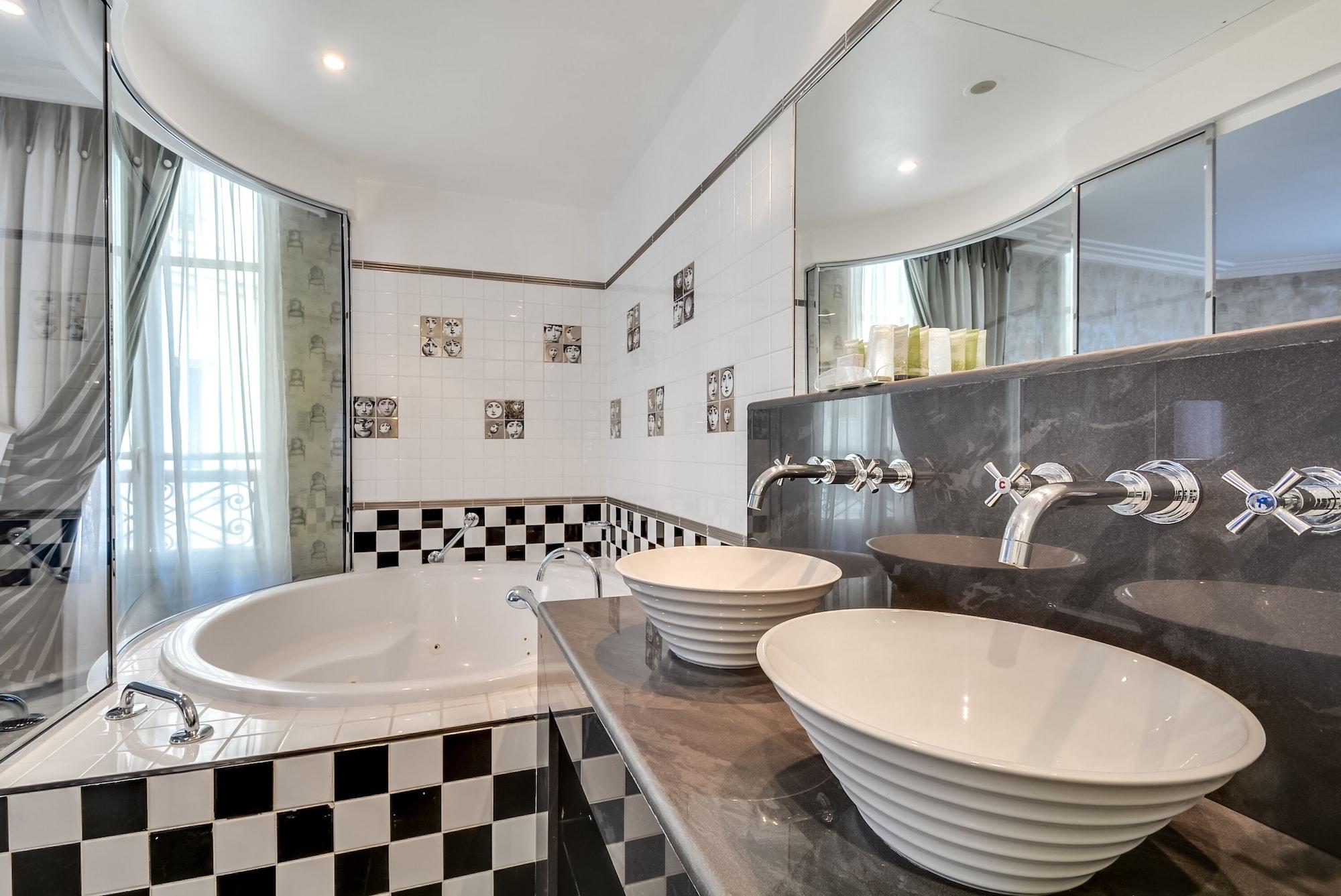 Hotel Lutece Port Royal Paris