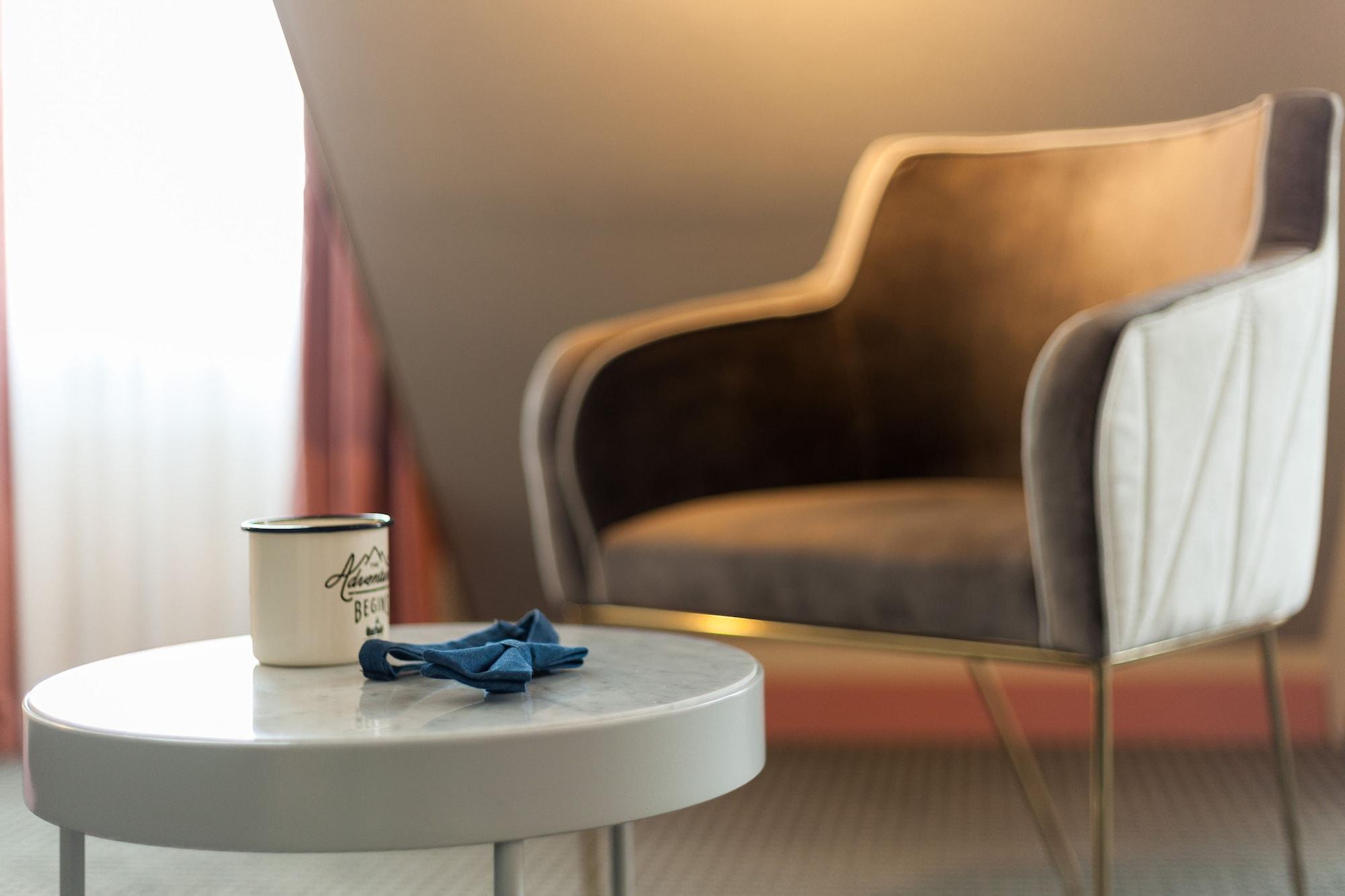 Handsome Hotel 3*