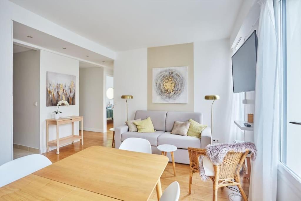 Apartment Rent A - Degas Paris