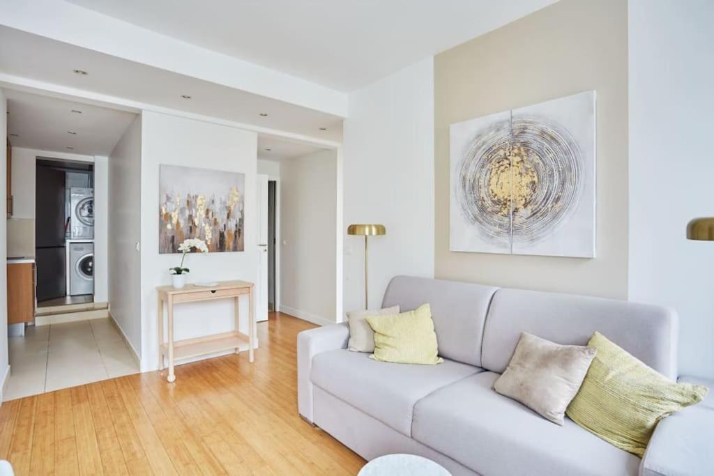 Rent A - Degas Apartment