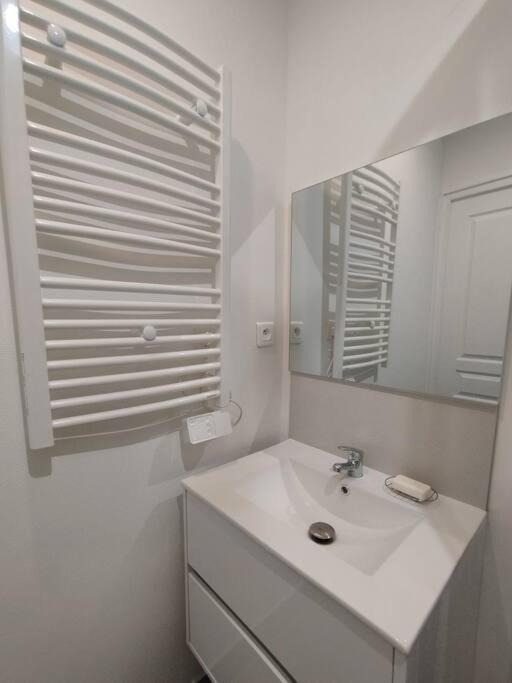 Studio Neuf Proche Du Metro Apartment