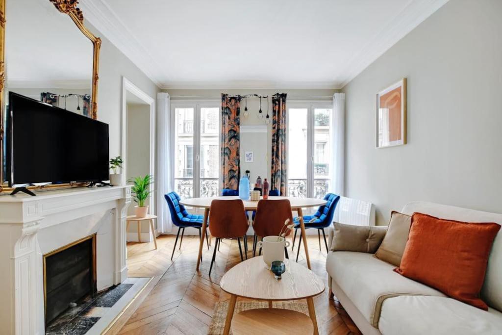 Apartment Elegant Parisian Flat - Monceau *