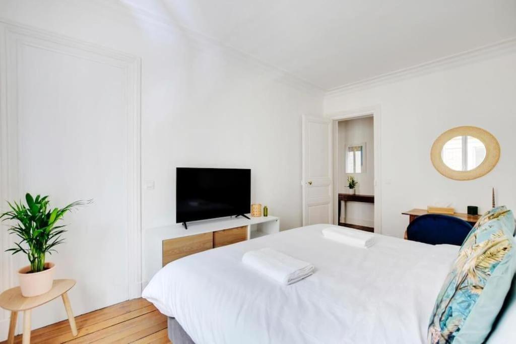 Elegant Parisian Flat - Monceau
