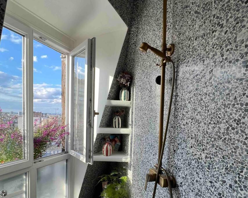 Dernier Etage A Montmartre * Paris