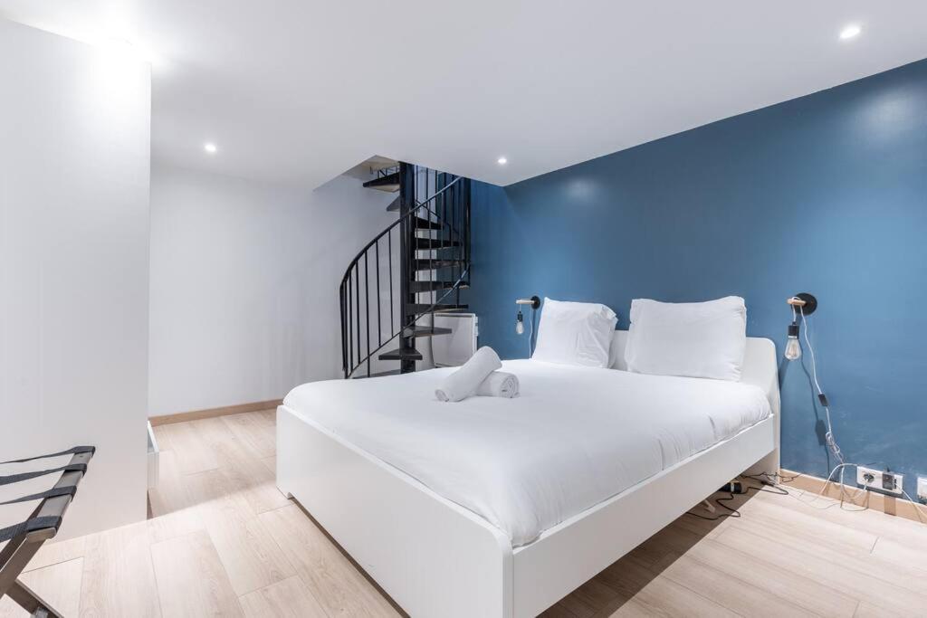 Charming Two Bedroom Wagram 17th Paris