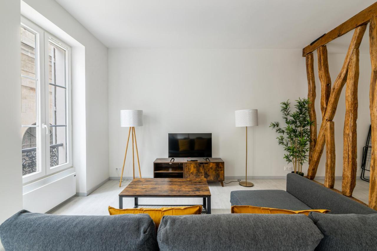 Luxurious 2 Bedroom Avenue Des Champs-elysees Saint-philippe Du Roule Free Netflix Appartement
