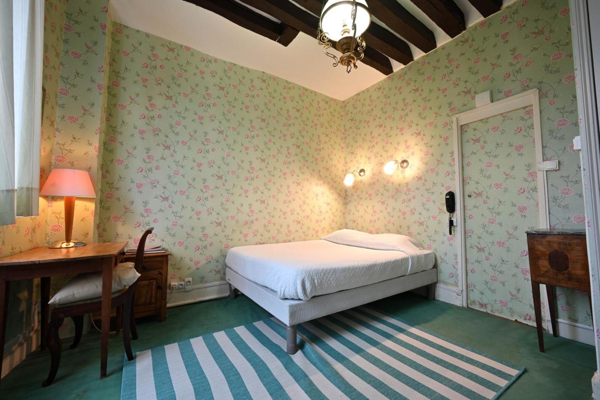 Hotel Esmeralda 2*