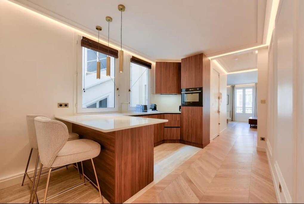 Apartment De Luxe Pres Des Champs Elysees Paris