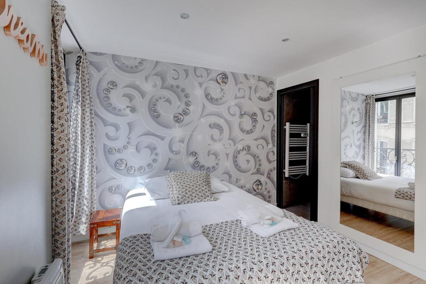303 Simha - Superbe A Paris