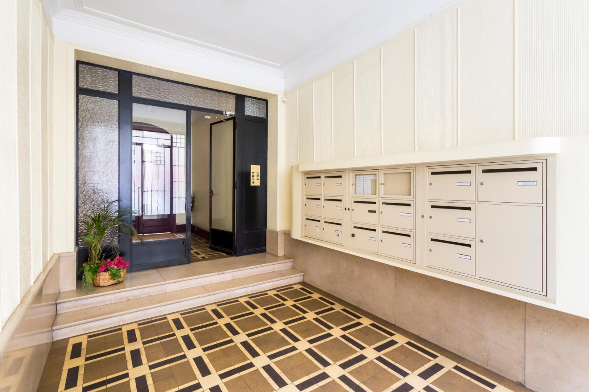 Amazing Artois Champs Elysees Apartment Paris