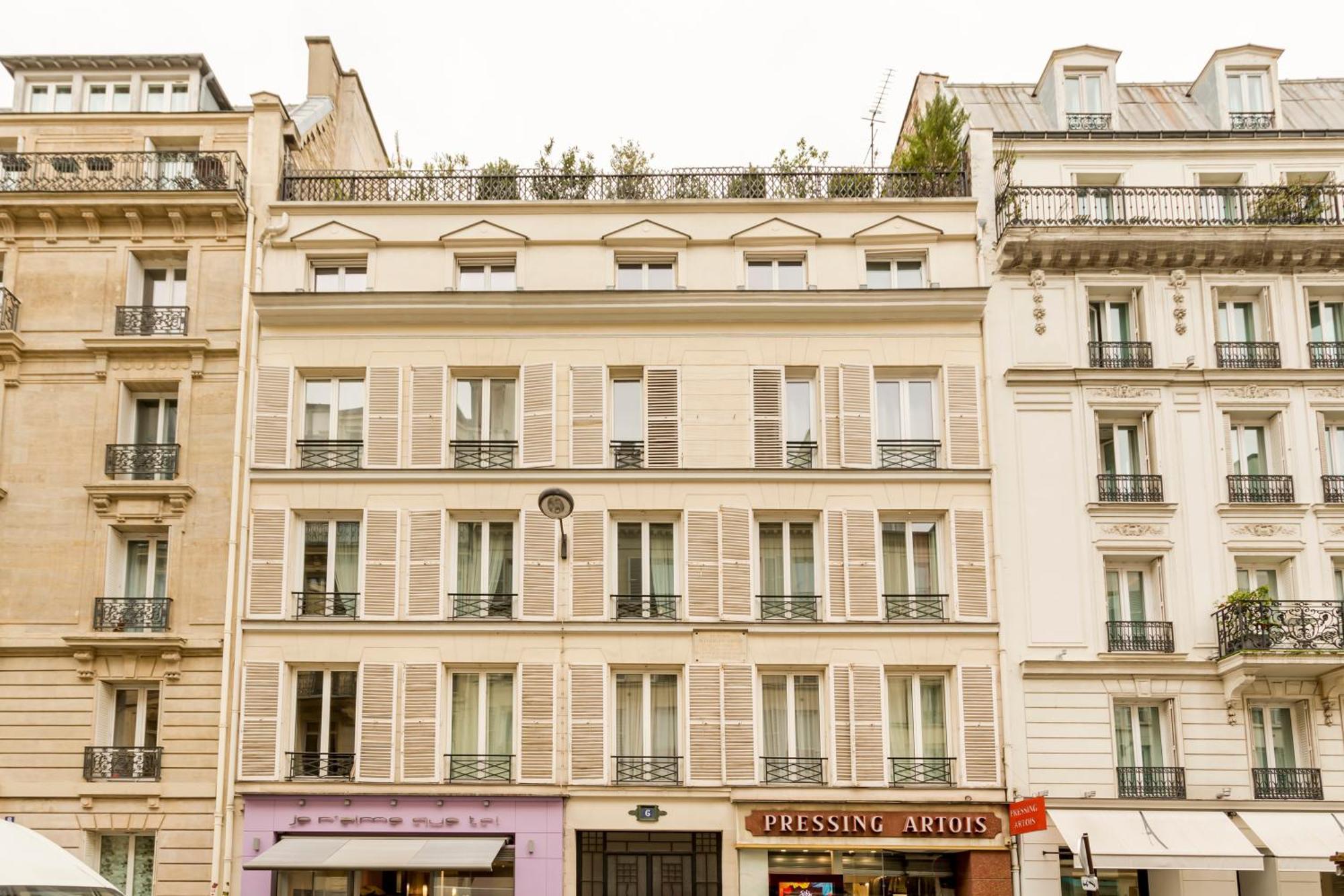 Amazing Artois Champs Elysees * Paris