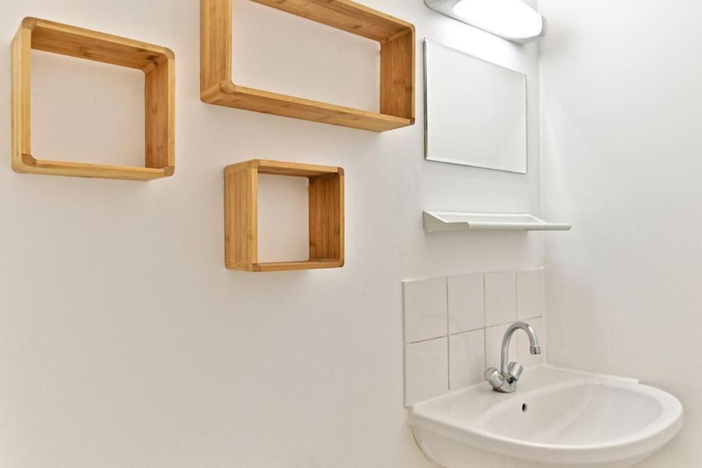 Proche Mairie 10eme Arrondissement Apartment Paris