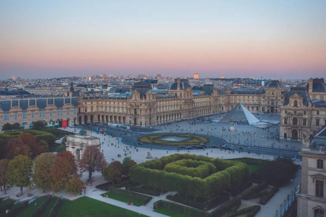 Amazing On The Prestigious Street Paris