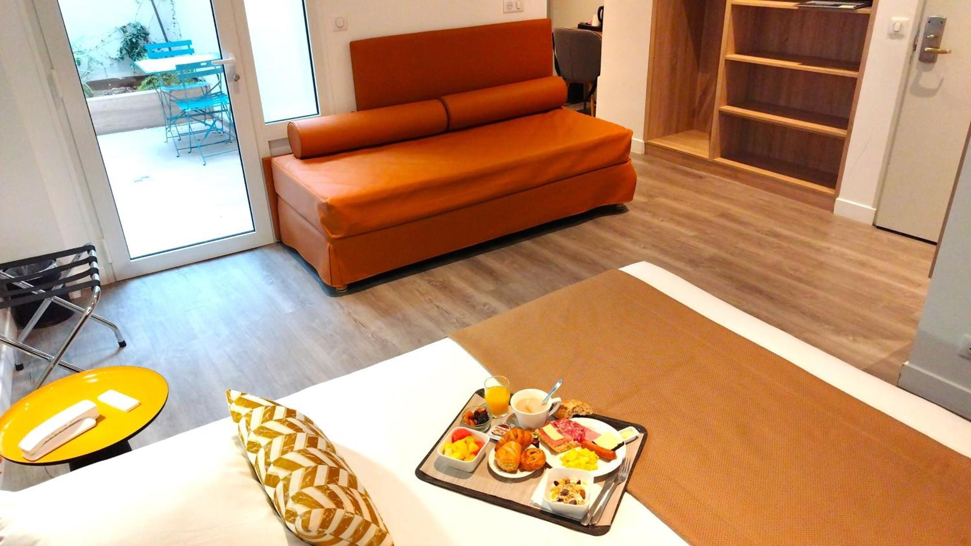 Avia Saphir Montparnasse Paris