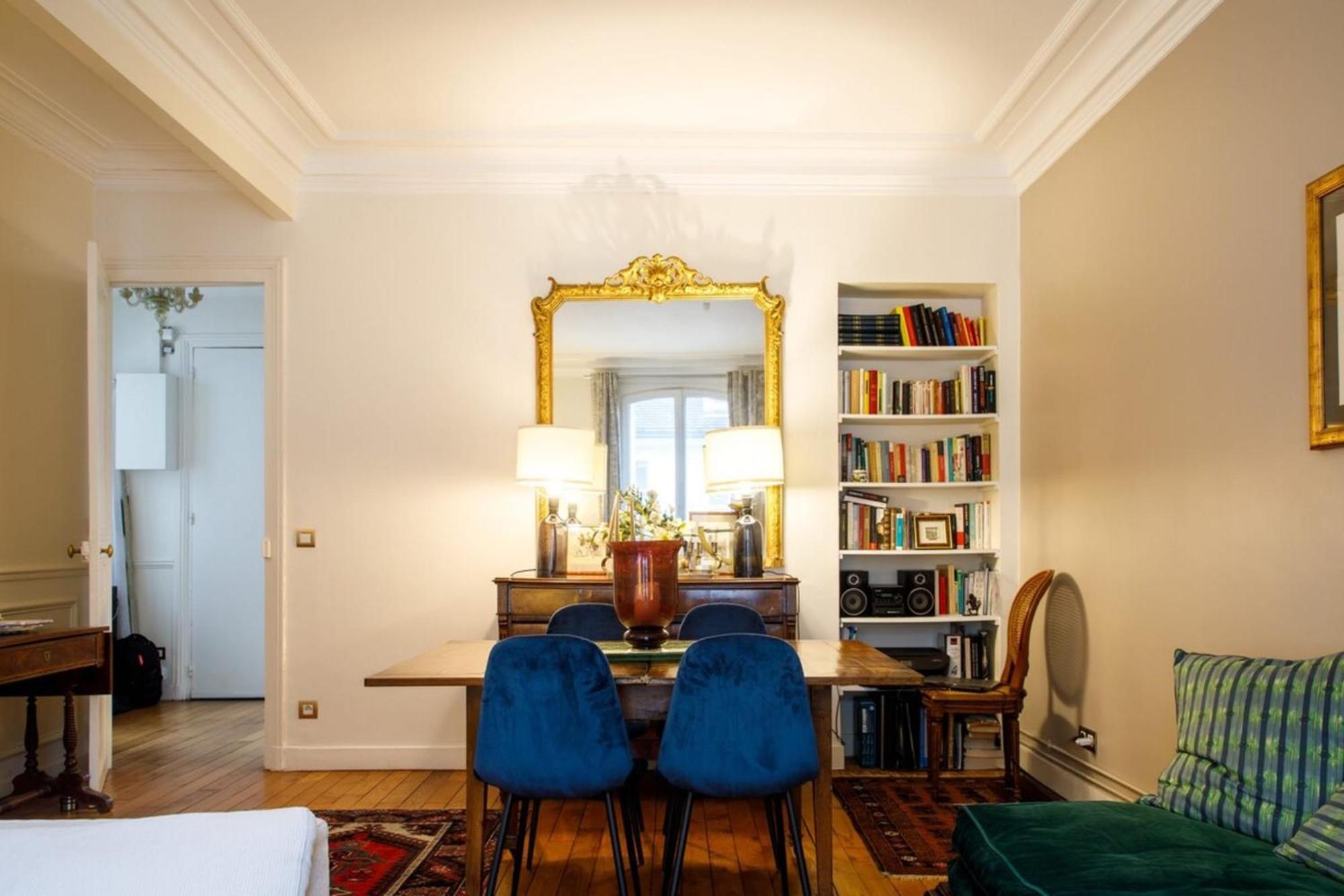 Apartment Stylishly Decorated 2bd Montmatre! *