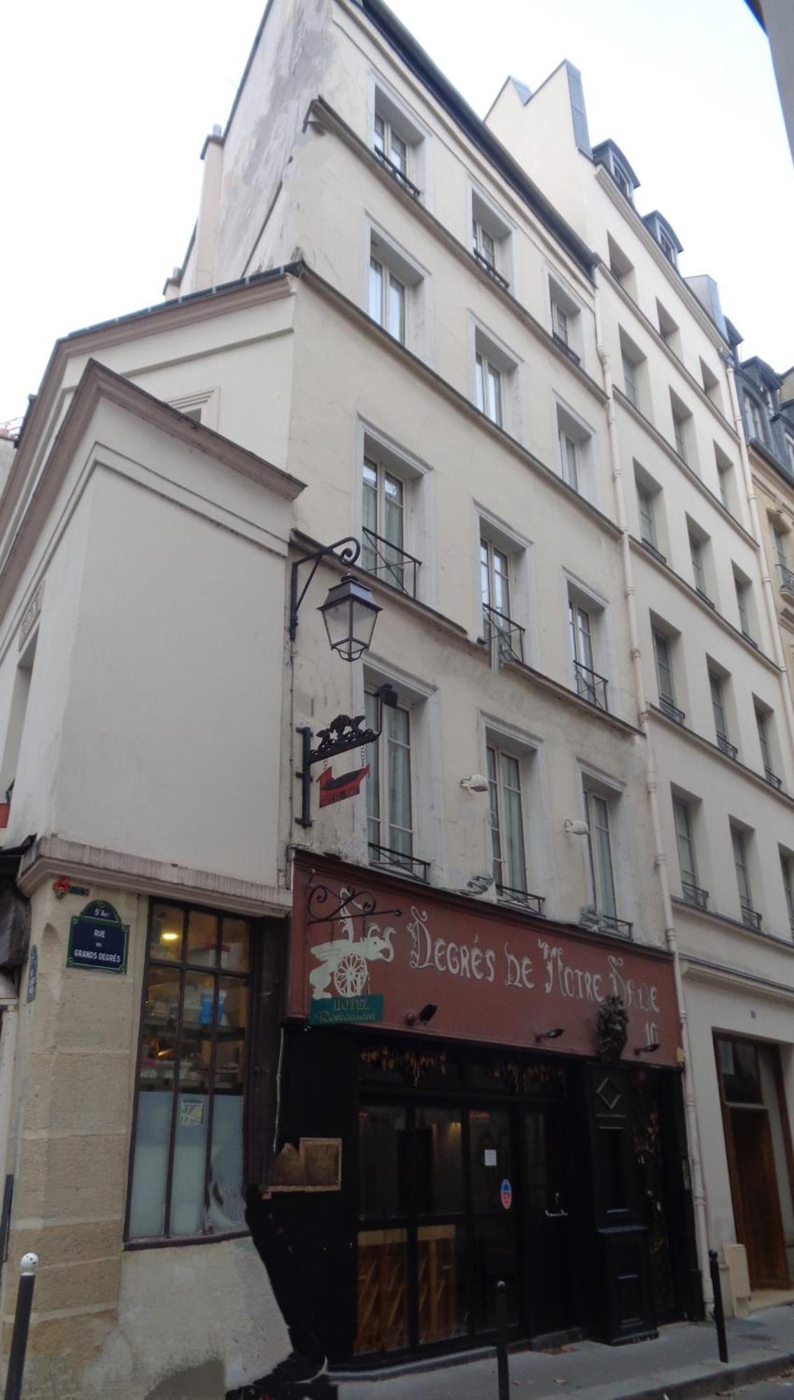Hotel Les Degrés De Notre Dame 3*