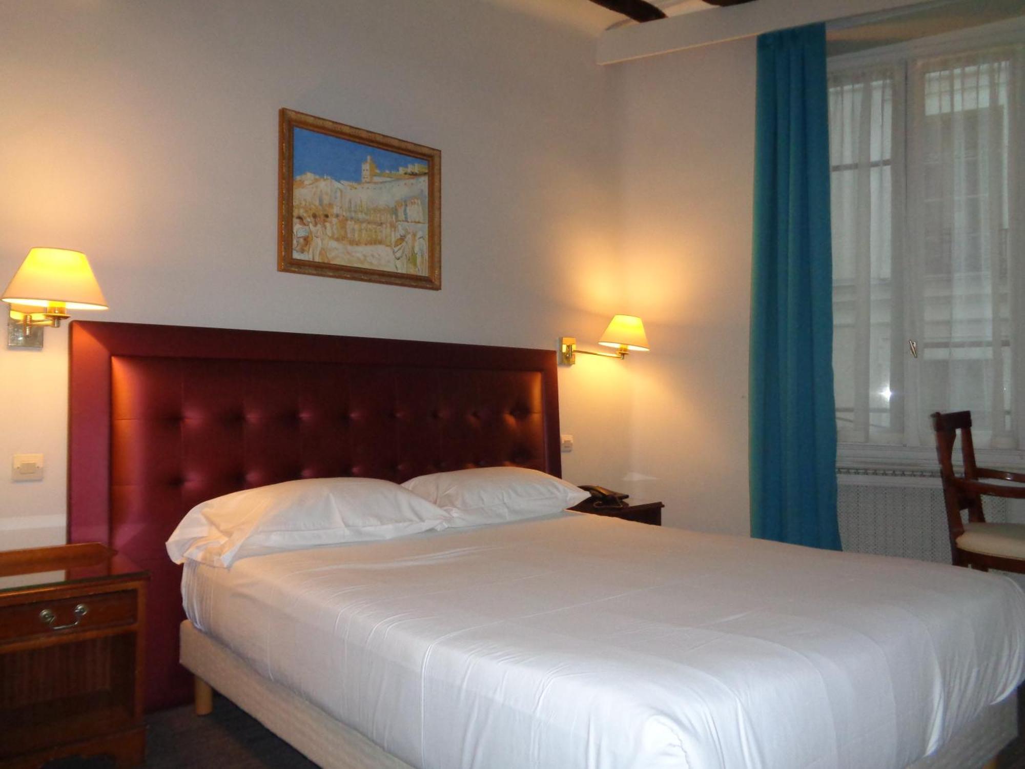 Hotel Les Degrés De Notre Dame 3*
