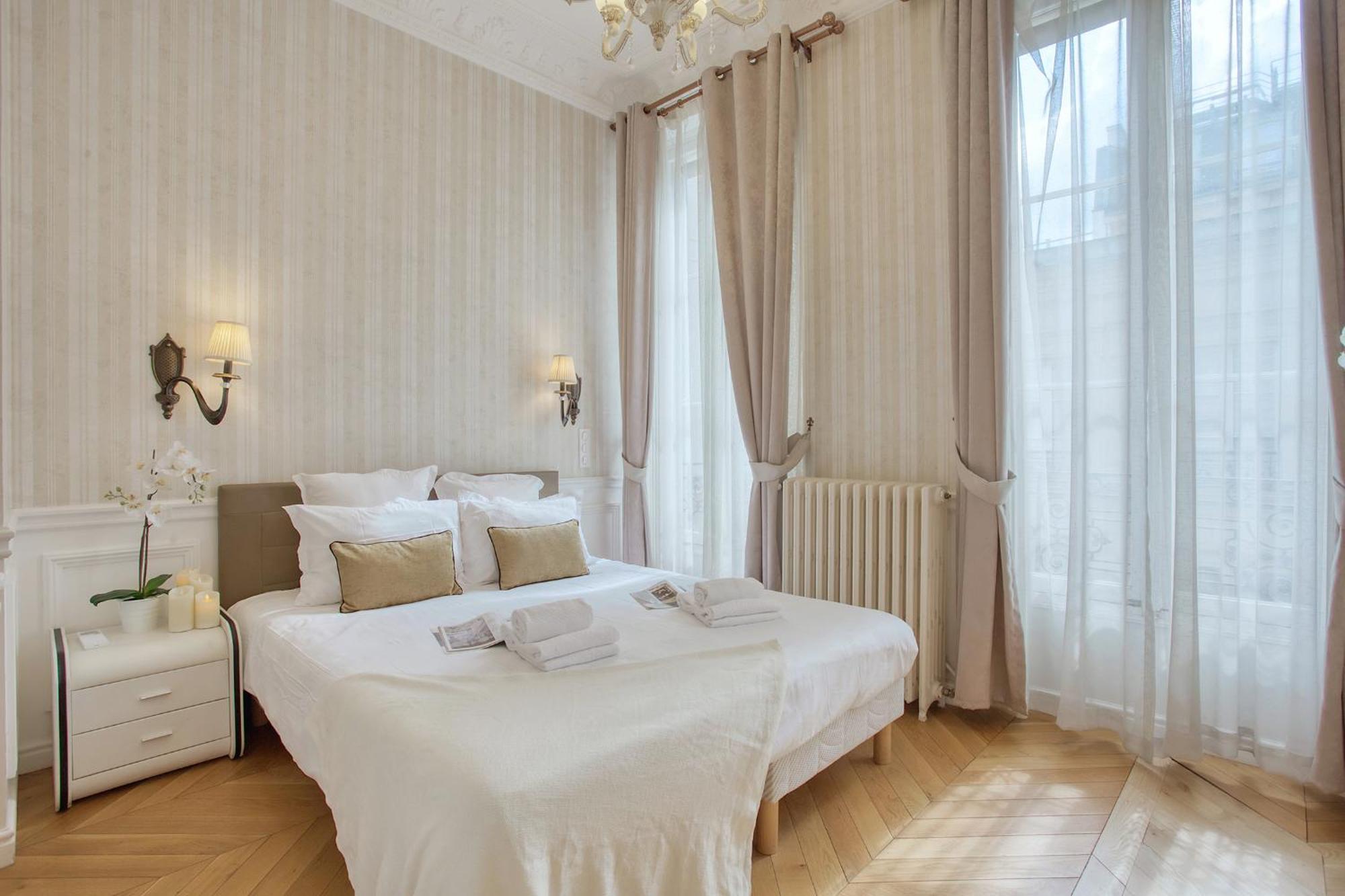 Apartment Luxueux 200m2 5ch Champs Elysees A 1min Perle Rare *