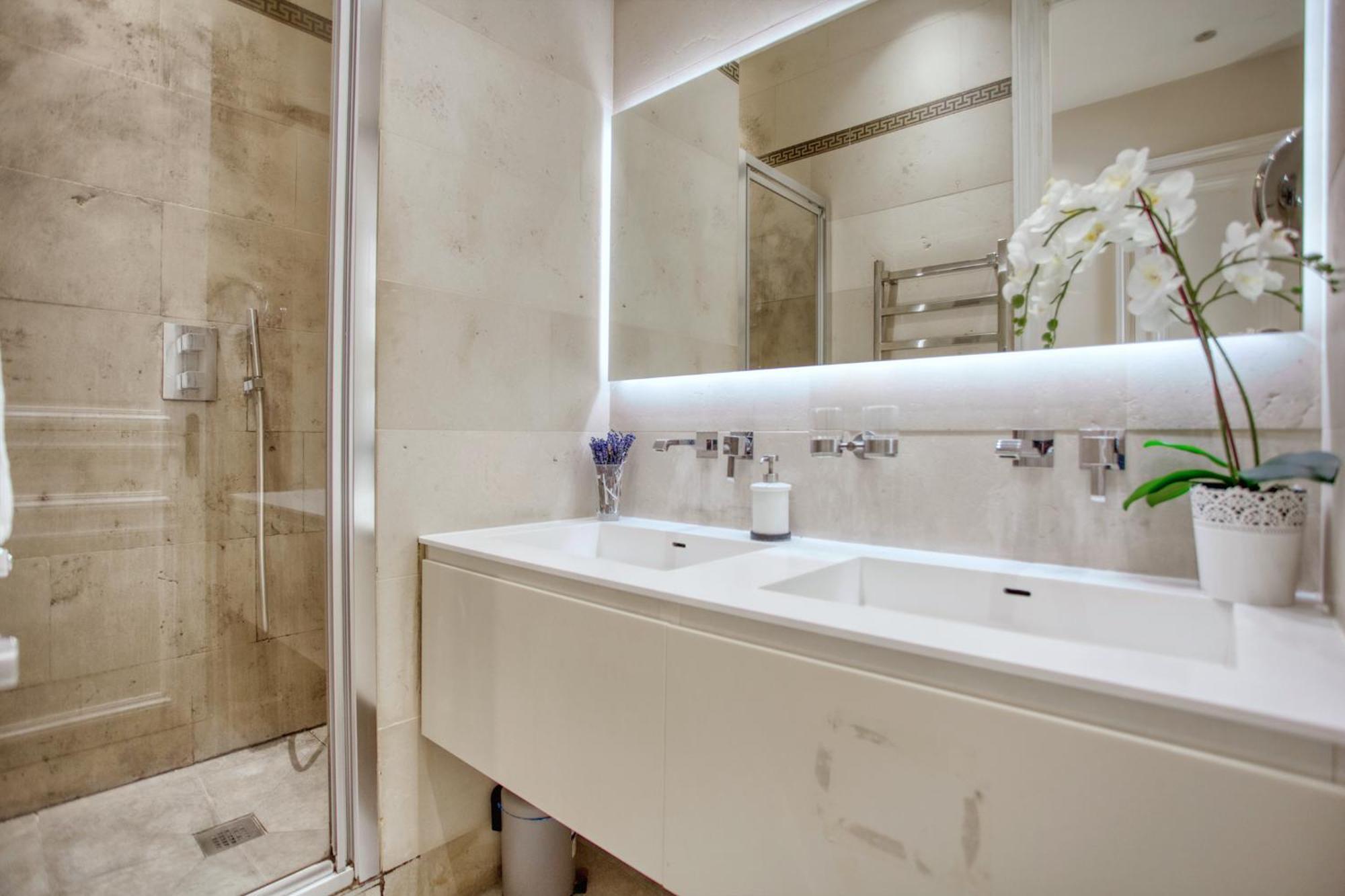 Apartment Luxueux 200m2 5ch Champs Elysees A 1min Perle Rare