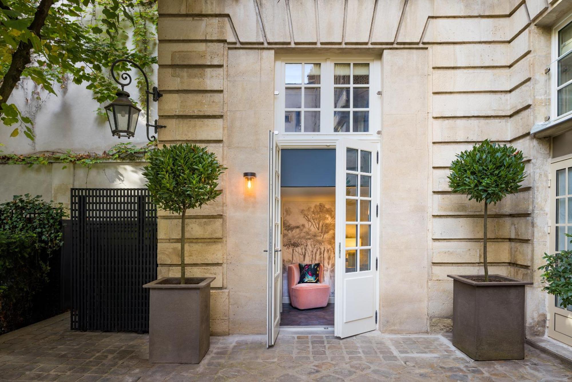 Hotel Le Pavillon De La Reine 5*