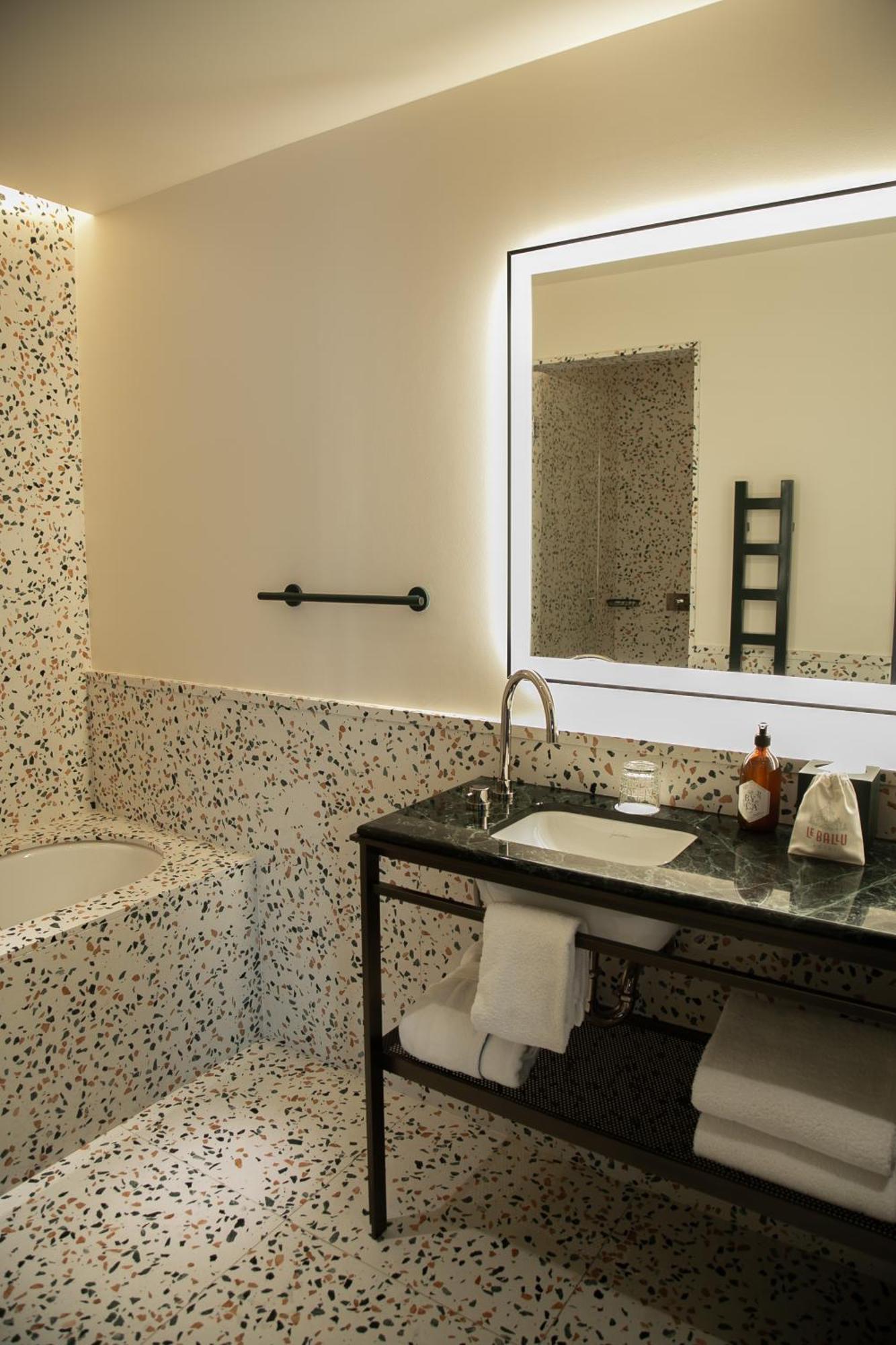 Le Ballu Hotel