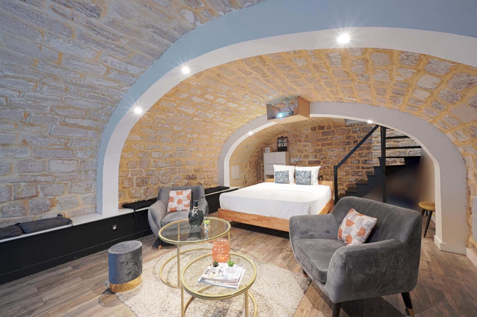 Two Floor With Theatre Appartement *
