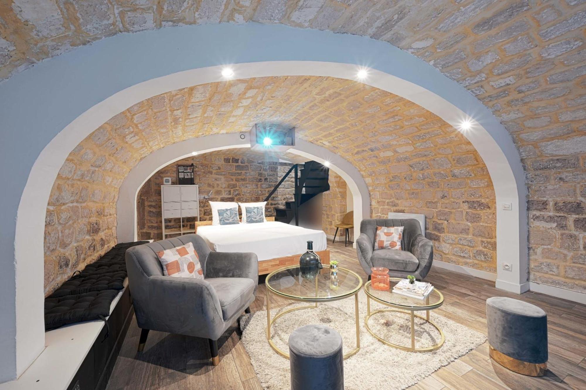 Two Floor With Theatre Appartement *