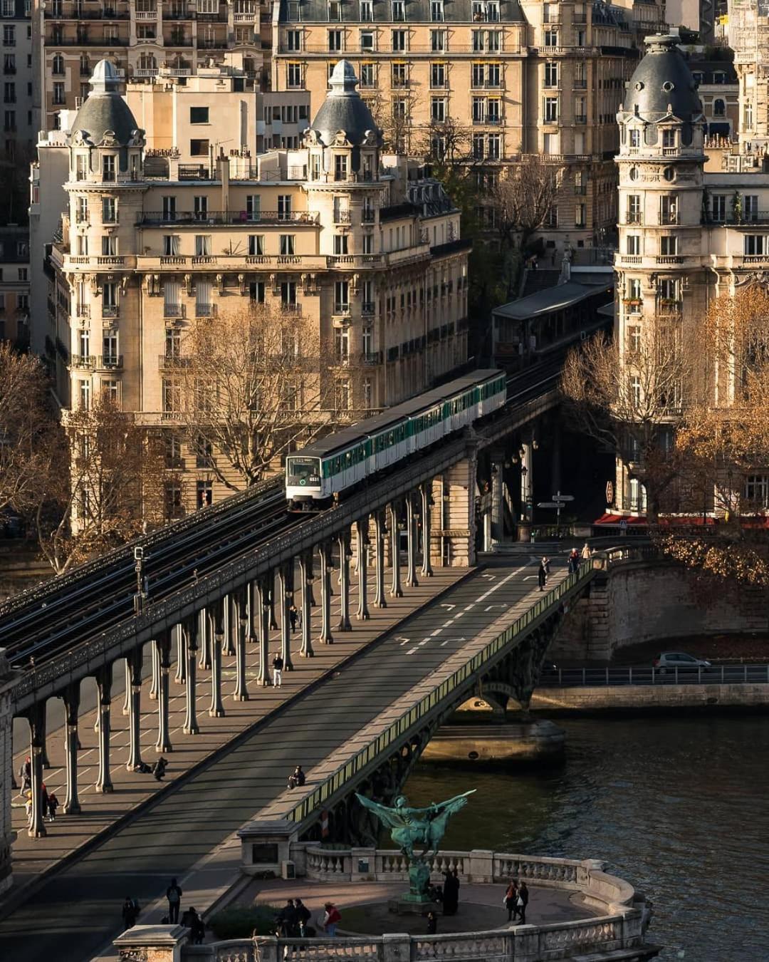 25m Independant Tour Eiffel Apartment