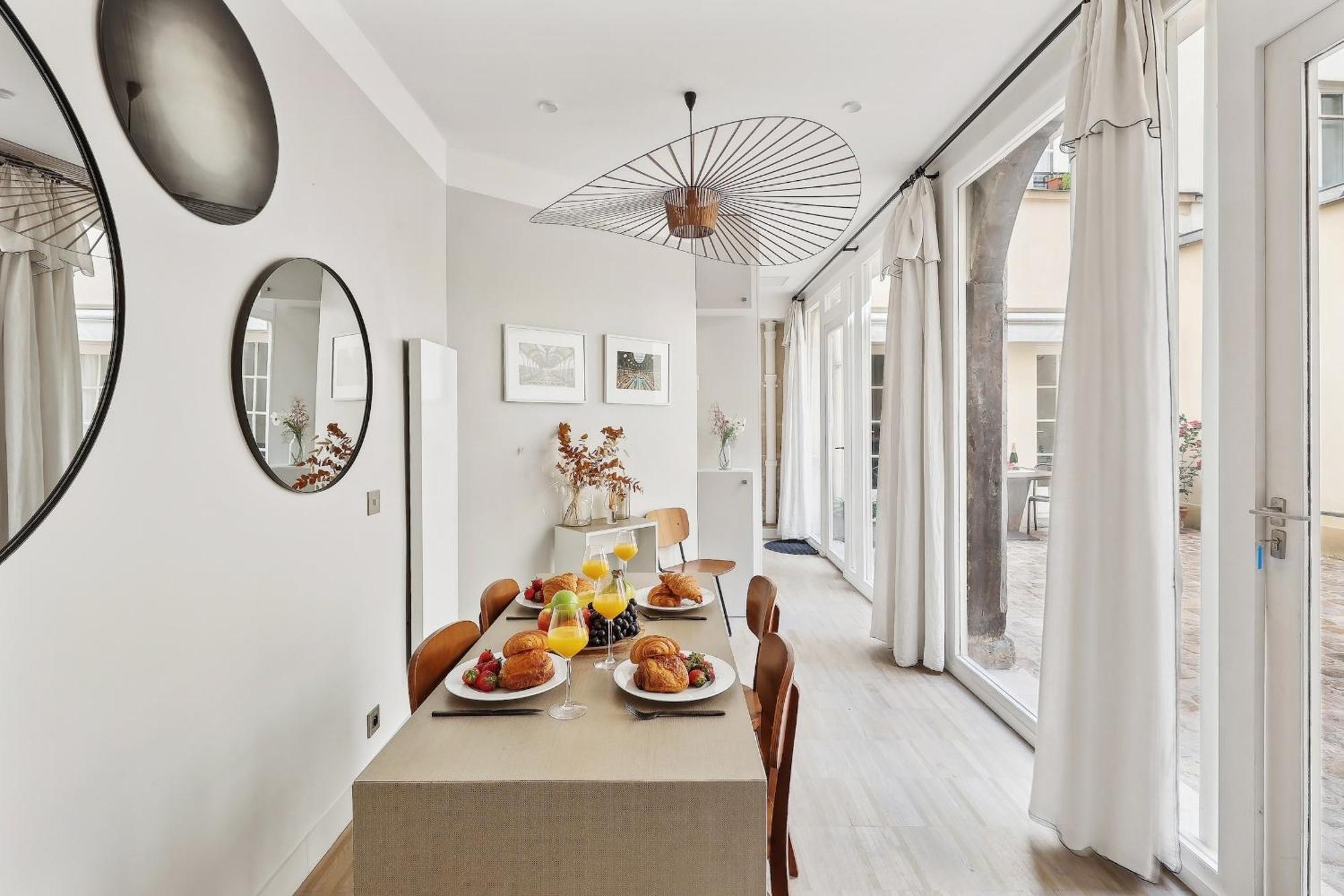 Le Marais & Place Des Vosges - Cityapartmentstay Paris