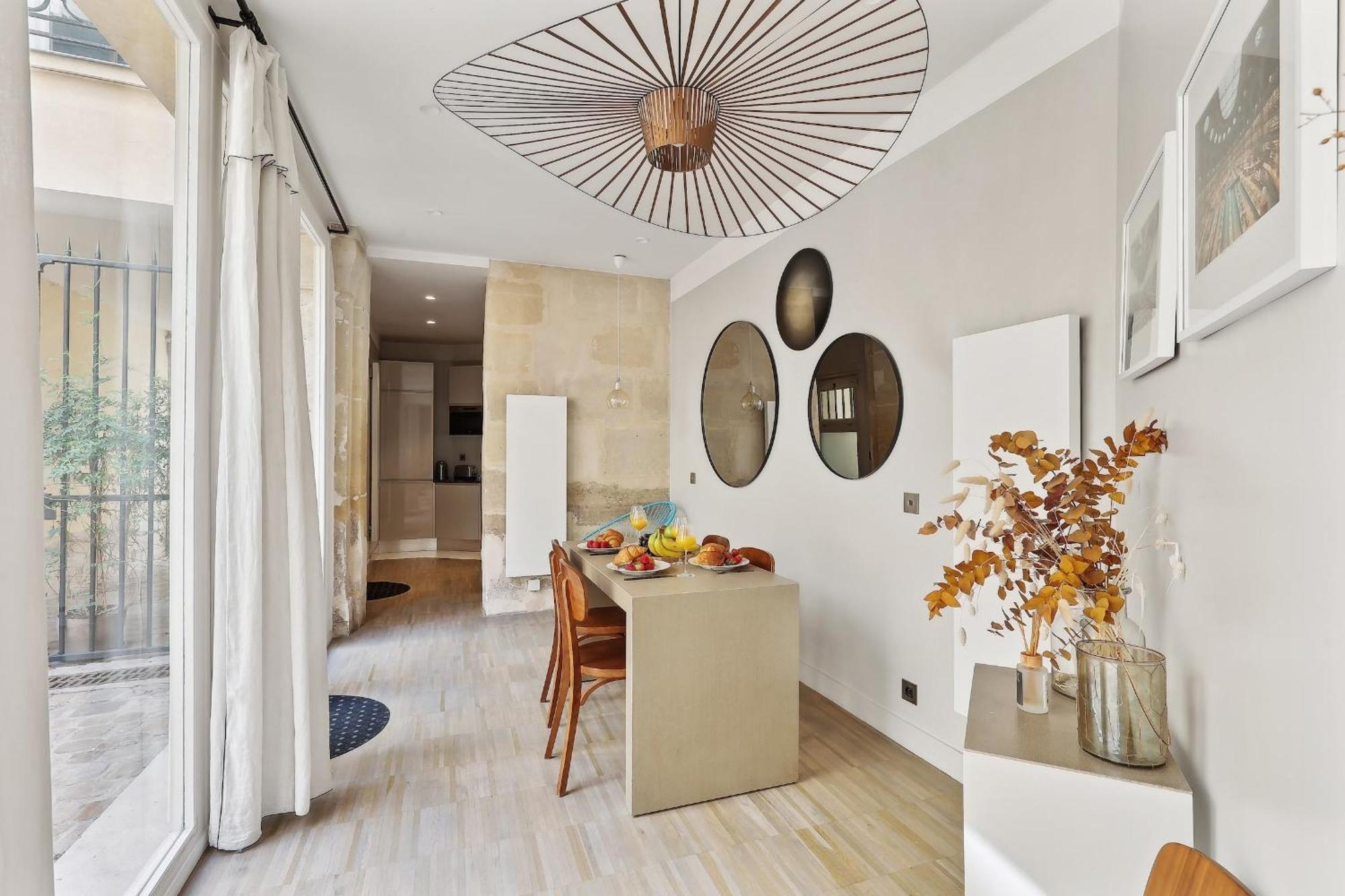Le Marais & Place Des Vosges - Cityapartmentstay Apartment