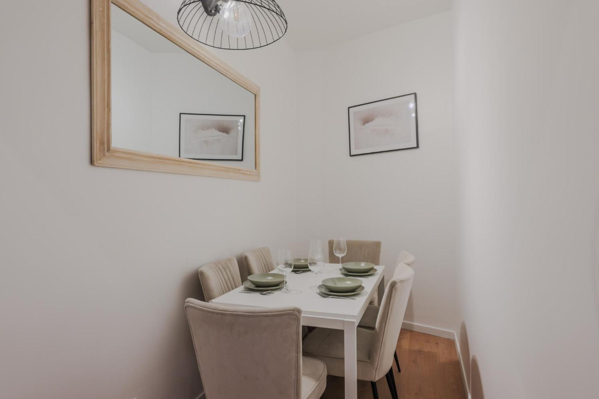 Apartment Charming 1bdr - Courcelles
